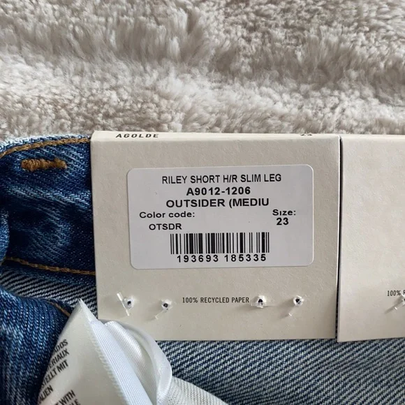 SOLD - BNWT Agolde Riley High Rise Slim Leg short - Picture 3 of 3